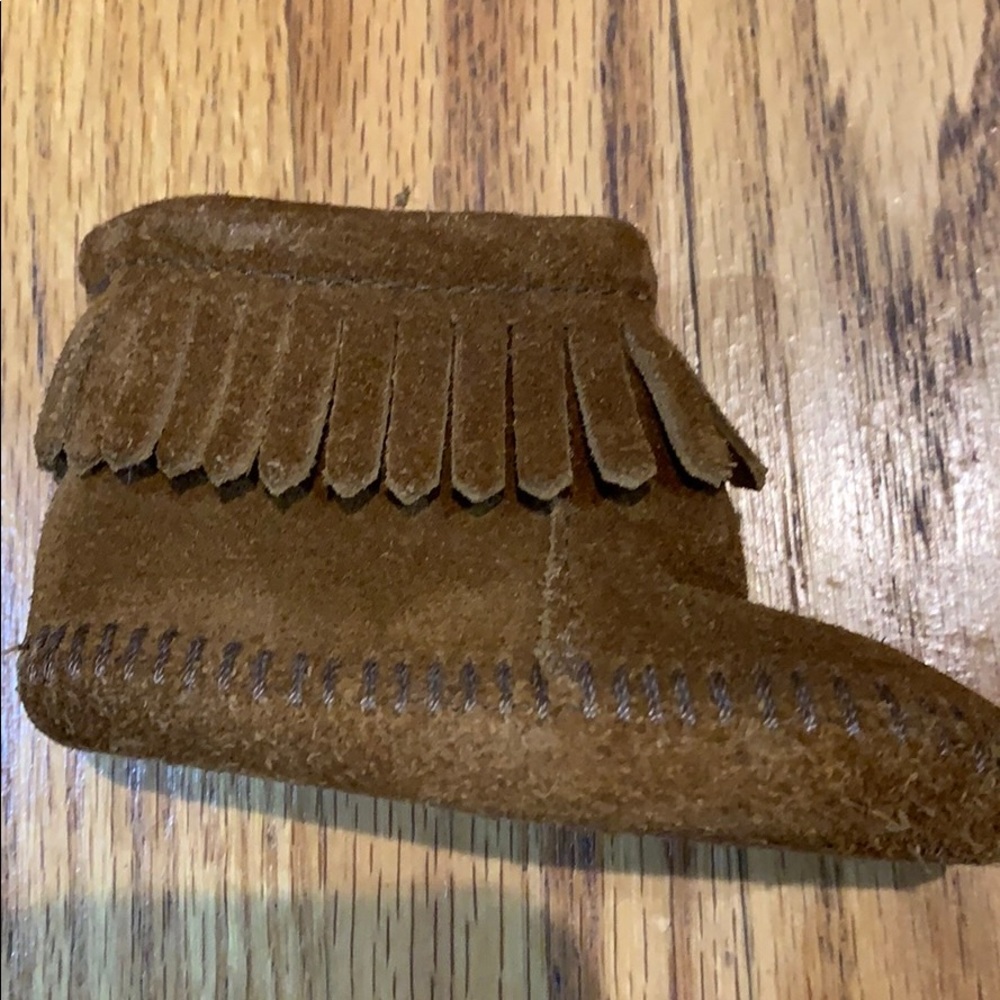 Minnetonka baby moccasins, infant size 2 - Picture 4 of 4